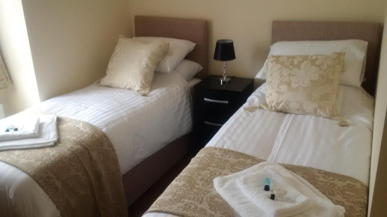 The Edinburgh Castle Bed & Breakfast โฮลีเฮด ภายนอก รูปภาพ
