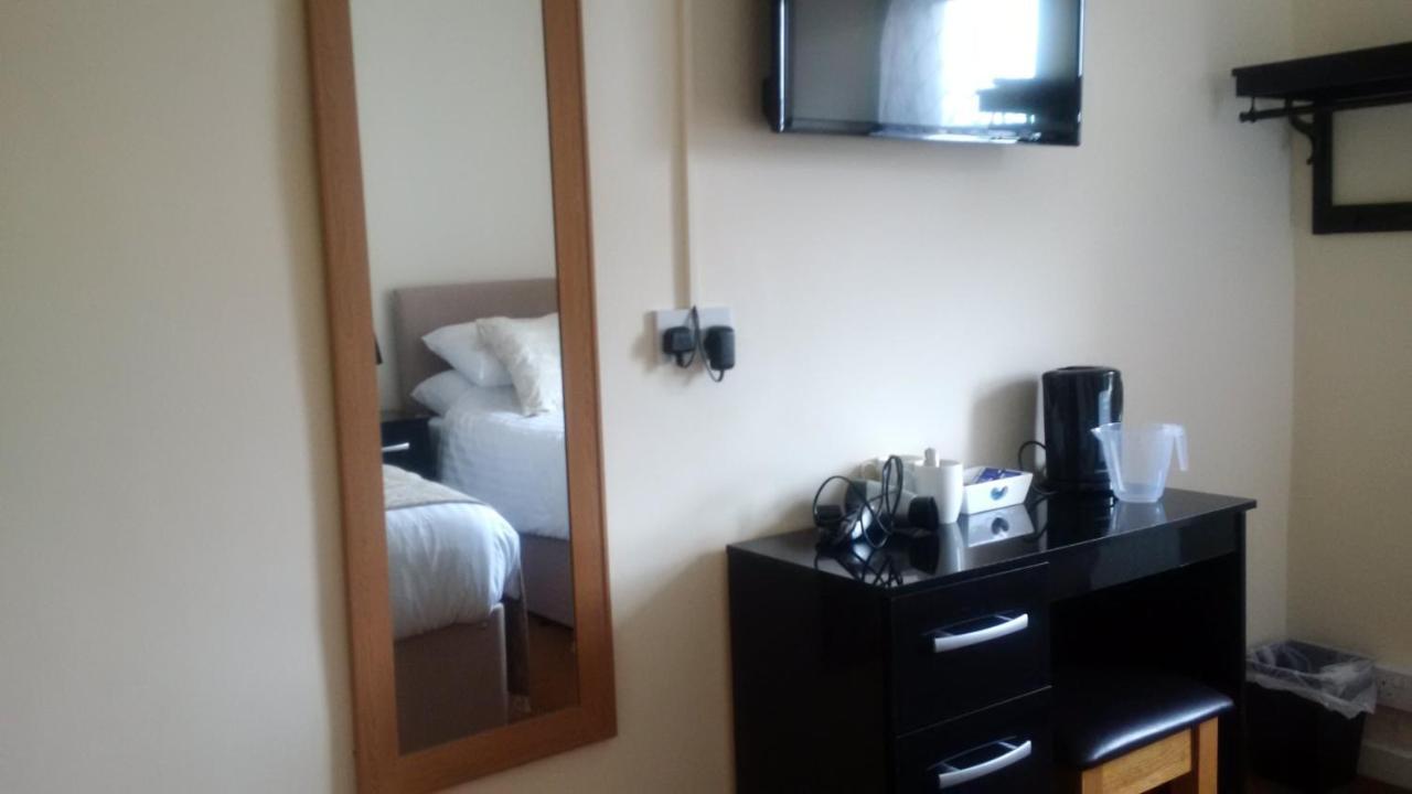 The Edinburgh Castle Bed & Breakfast โฮลีเฮด ภายนอก รูปภาพ