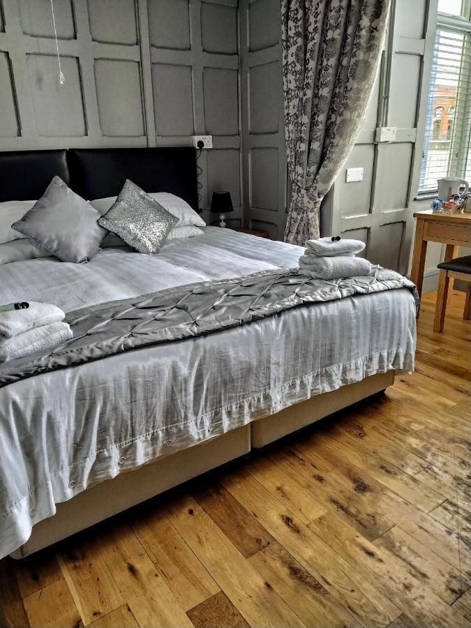 The Edinburgh Castle Bed & Breakfast โฮลีเฮด ภายนอก รูปภาพ